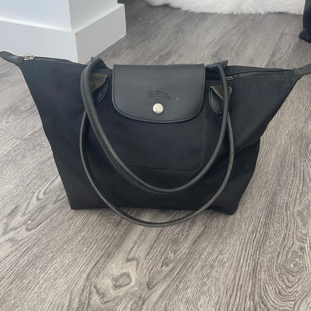 Longchamp depose